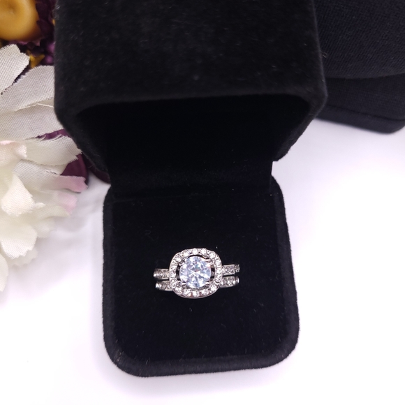 Jewelry - Gorgeous sterling silver ring set. Bridal set, engagement rings. New!